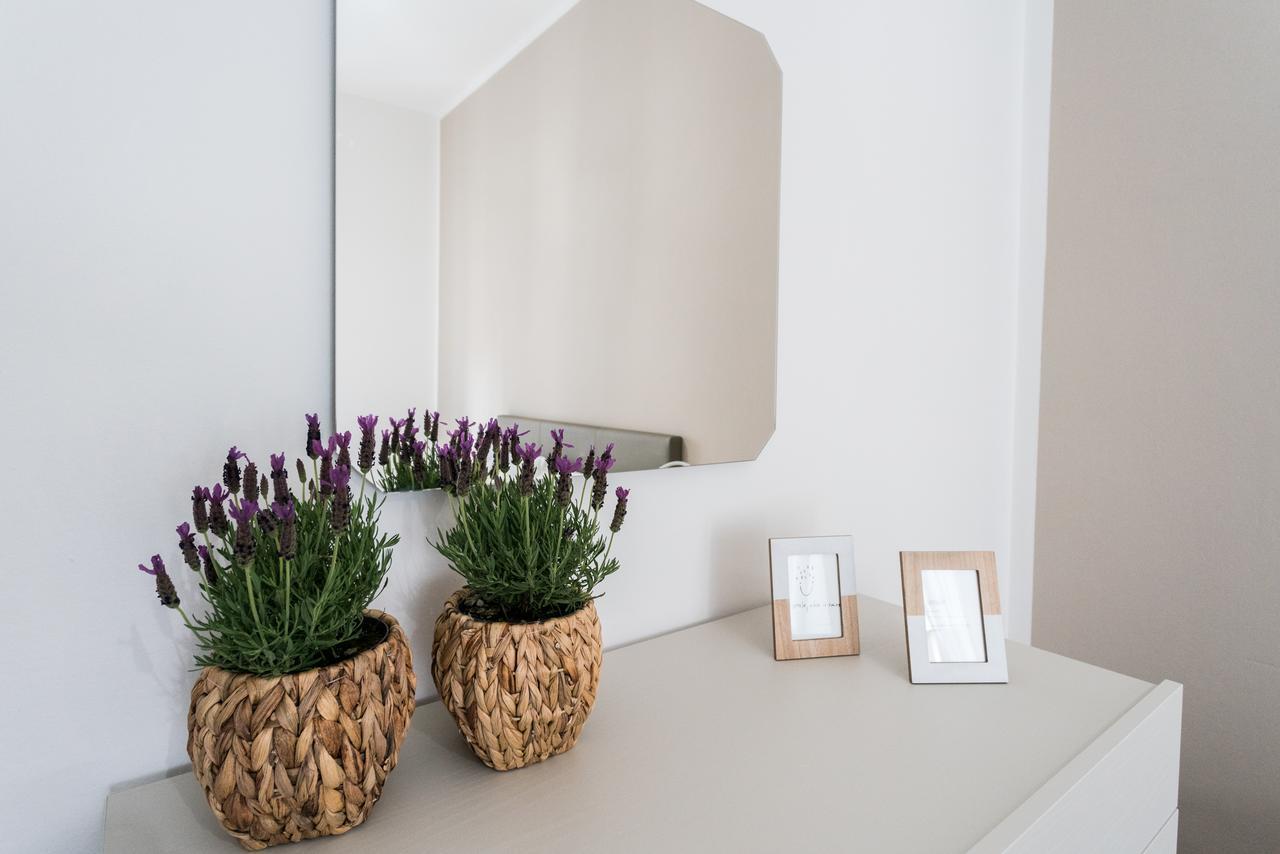 Central & Modern Apartment By Rent All Côme Esterno foto