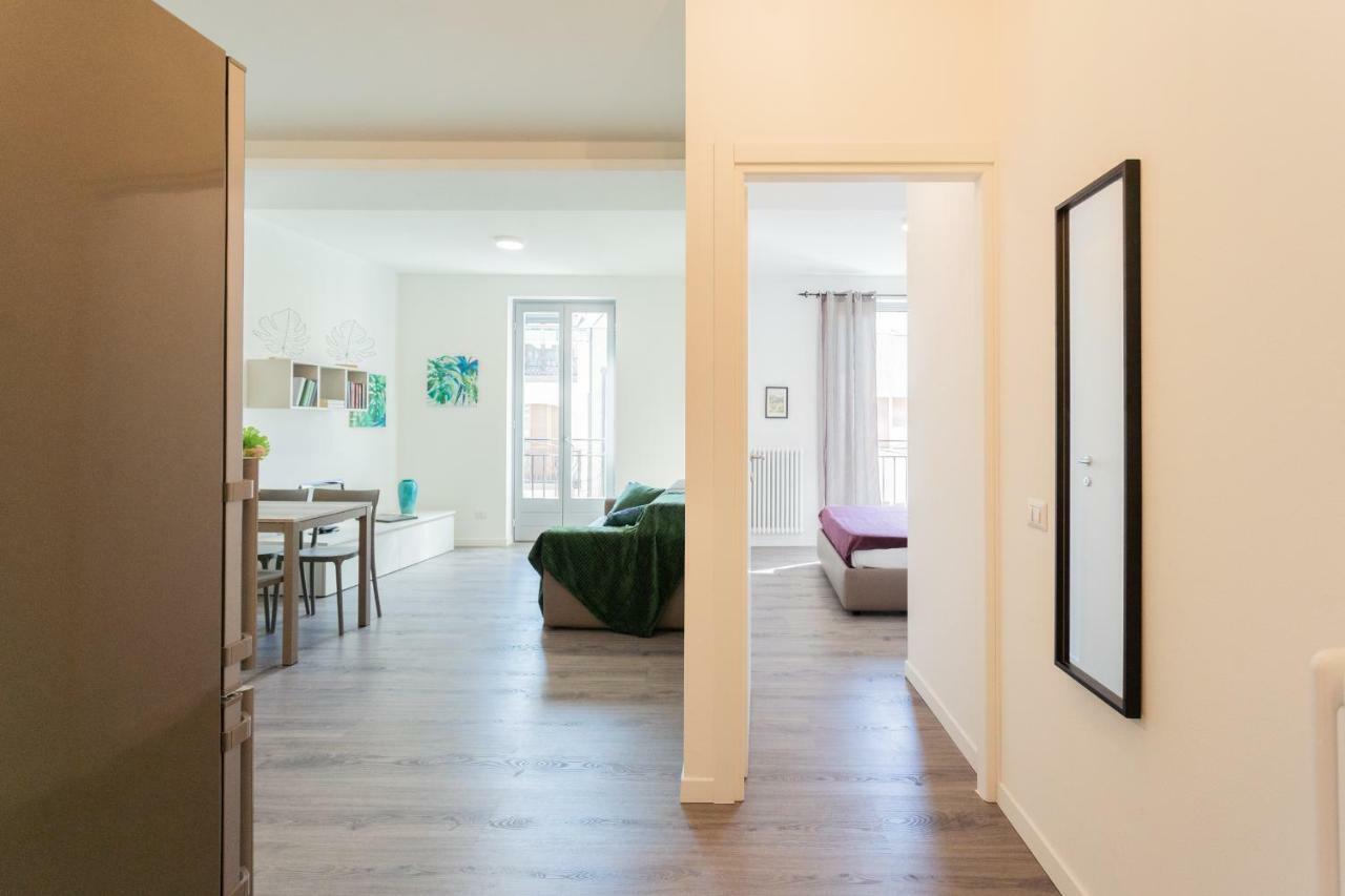 Central & Modern Apartment By Rent All Côme Esterno foto