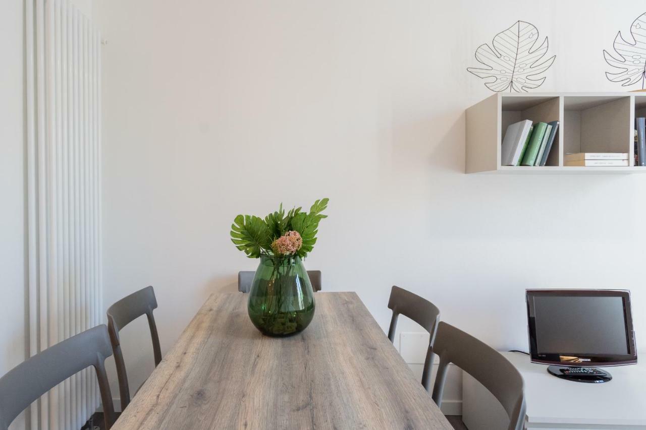 Central & Modern Apartment By Rent All Côme Esterno foto