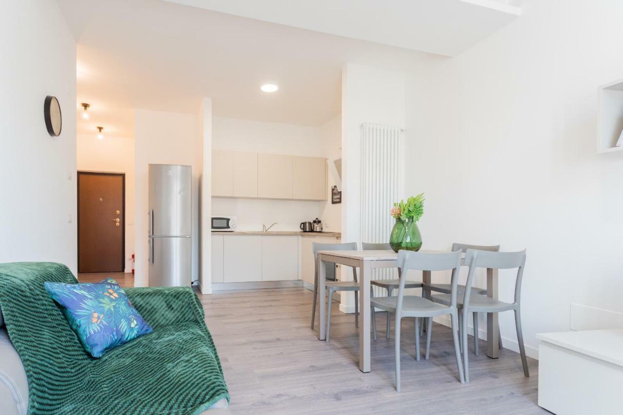 Central & Modern Apartment By Rent All Côme Esterno foto