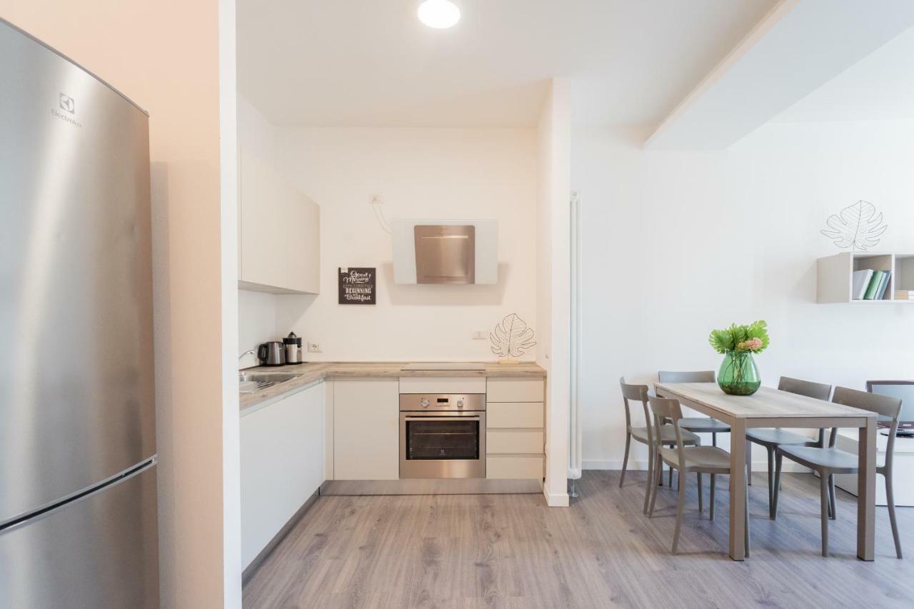Central & Modern Apartment By Rent All Côme Esterno foto