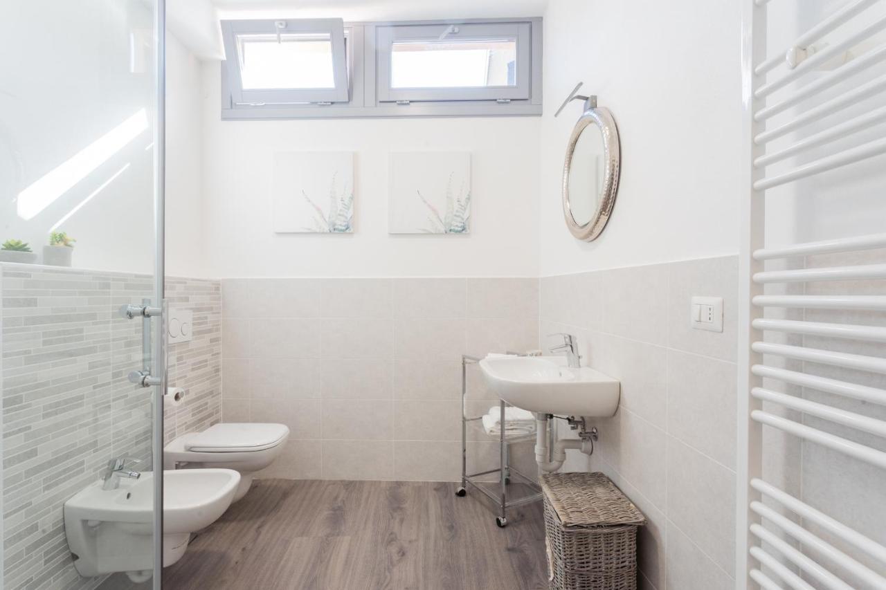 Central & Modern Apartment By Rent All Côme Esterno foto